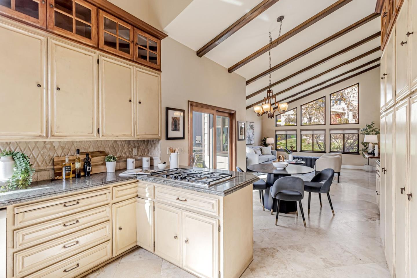 2813 Alhambra DR