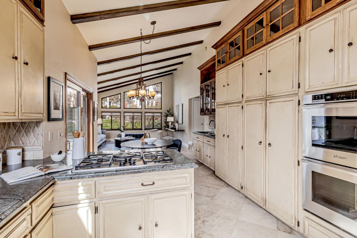 2813 Alhambra DR