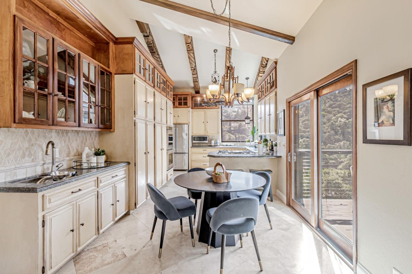 2813 Alhambra DR