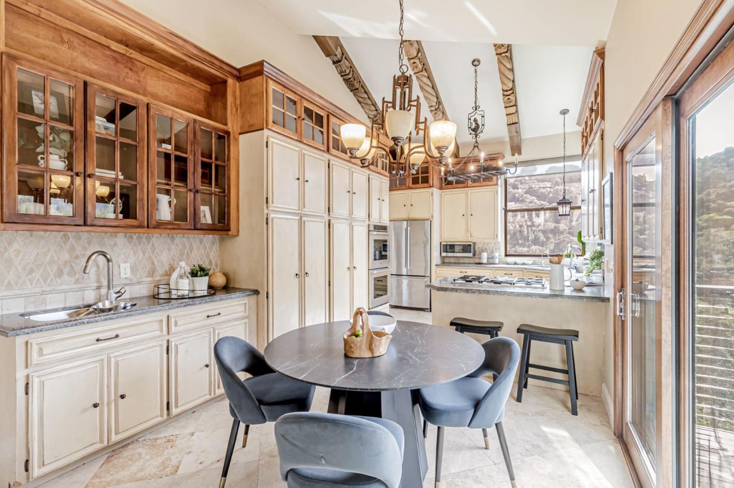 2813 Alhambra DR