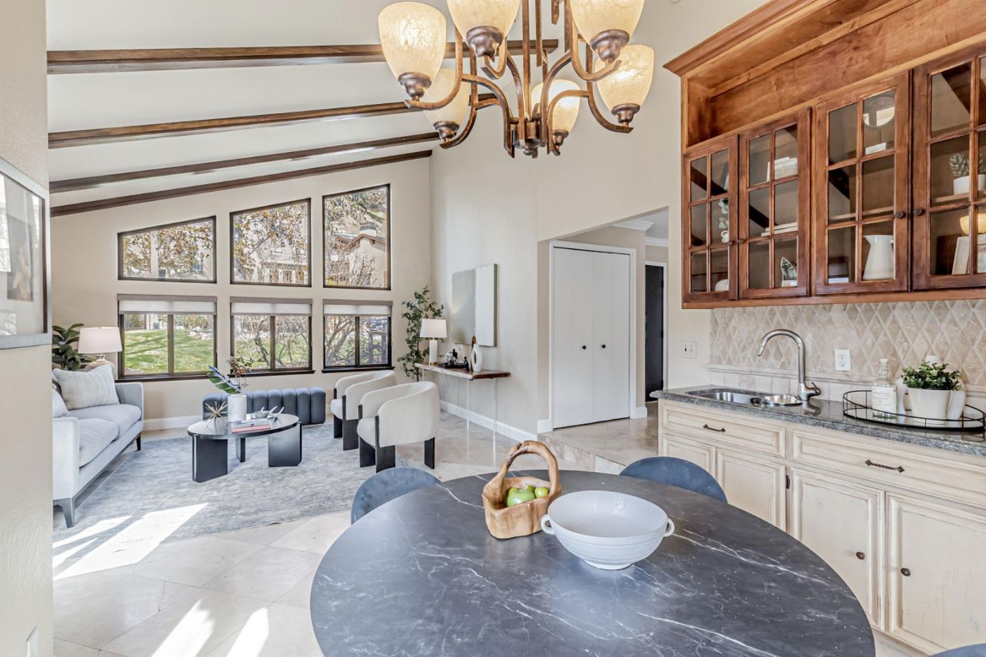 2813 Alhambra DR