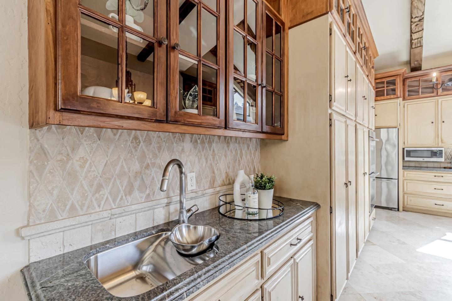 2813 Alhambra DR