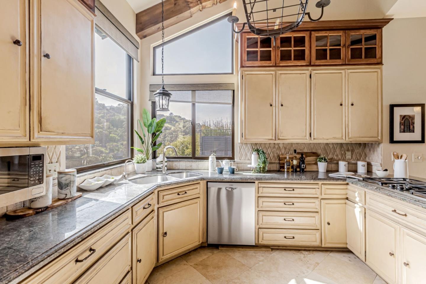 2813 Alhambra DR