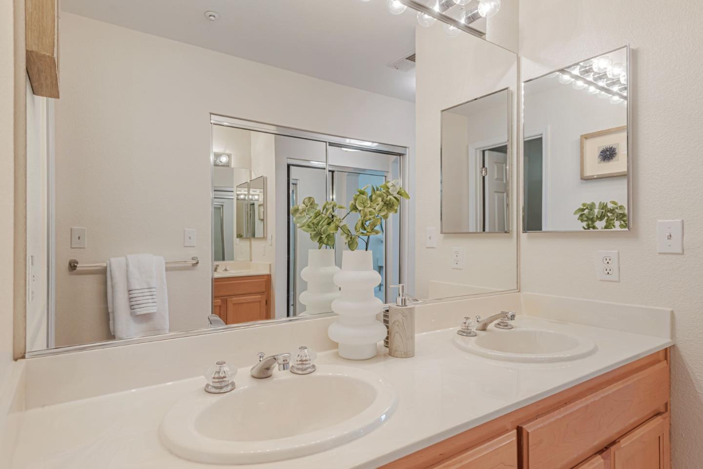 1000 Davit LN 126