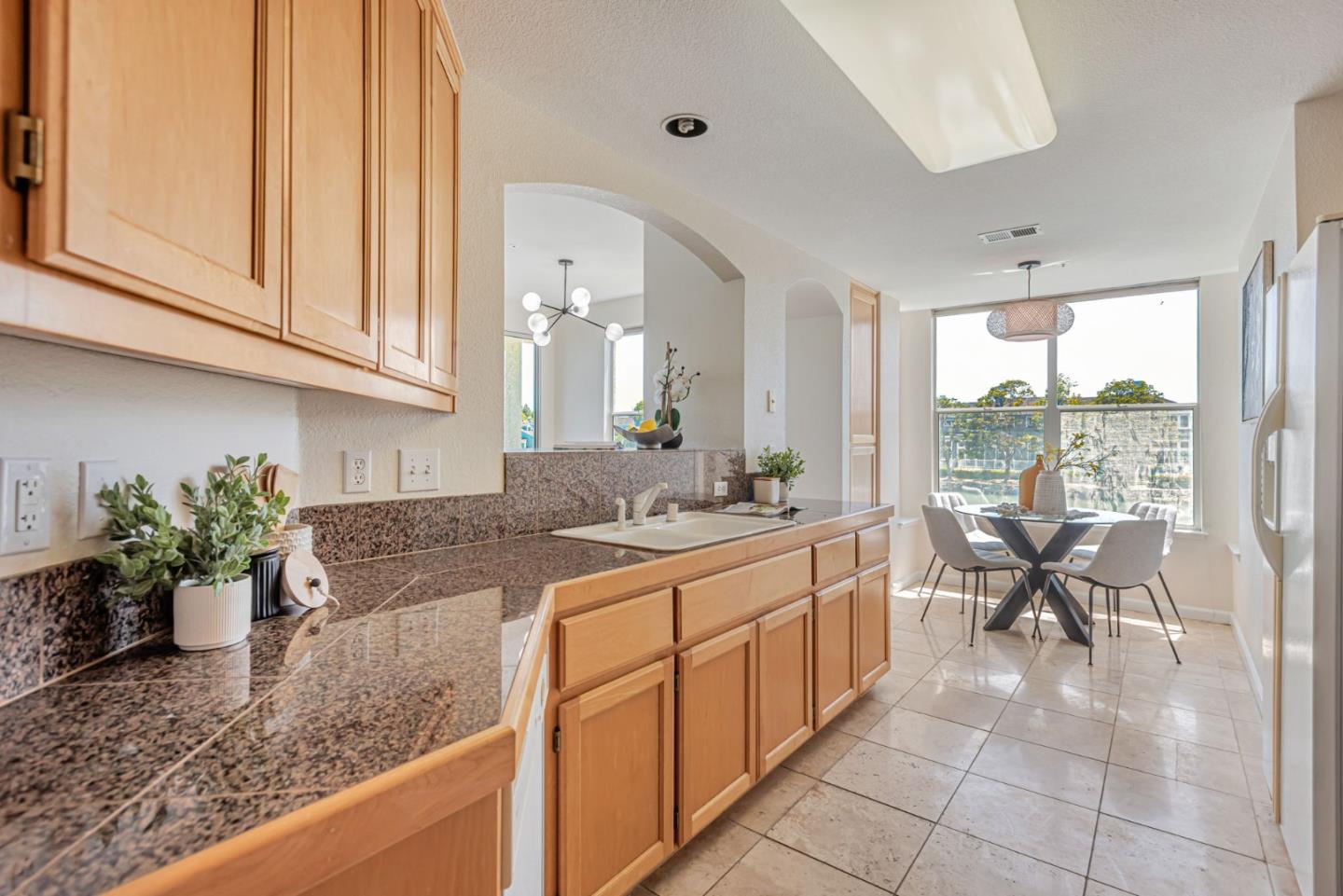 1000 Davit LN 126