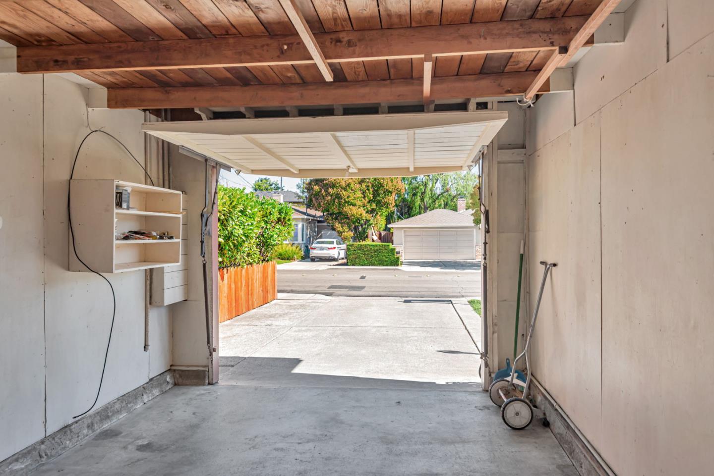 250 San Carlos Avenue
