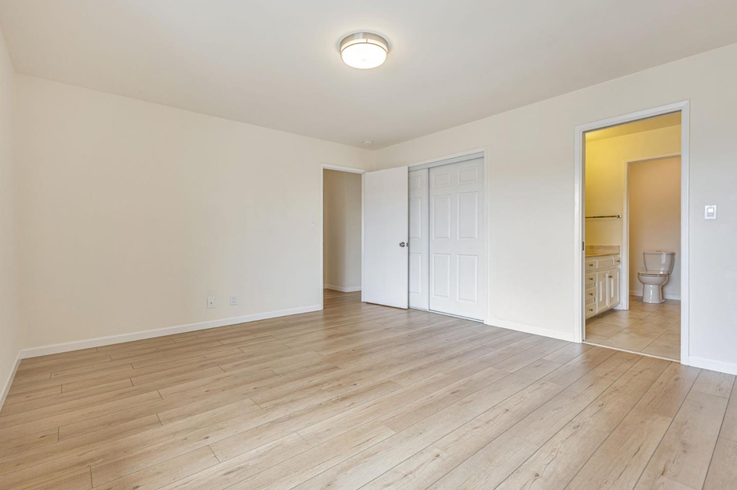 36 Saint James Court