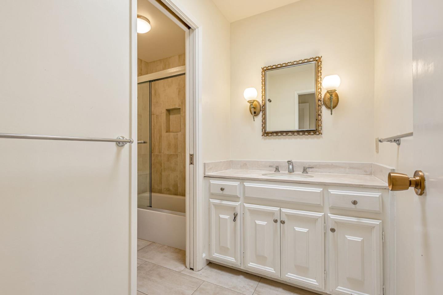 36 Saint James Court