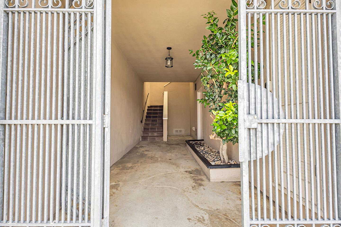 36 Saint James Court