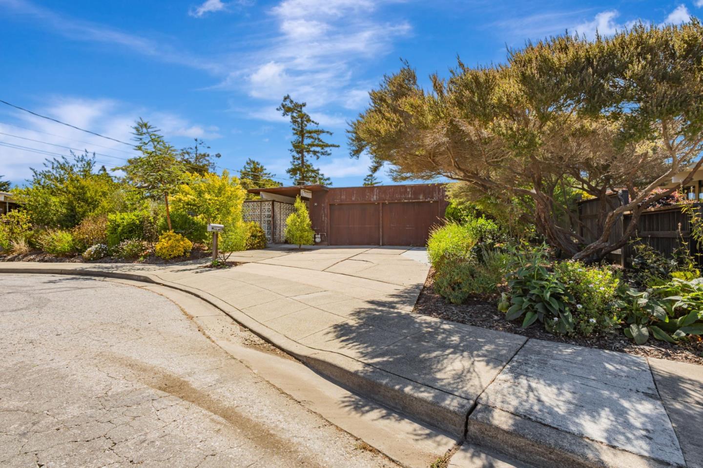 30 White Plains Court