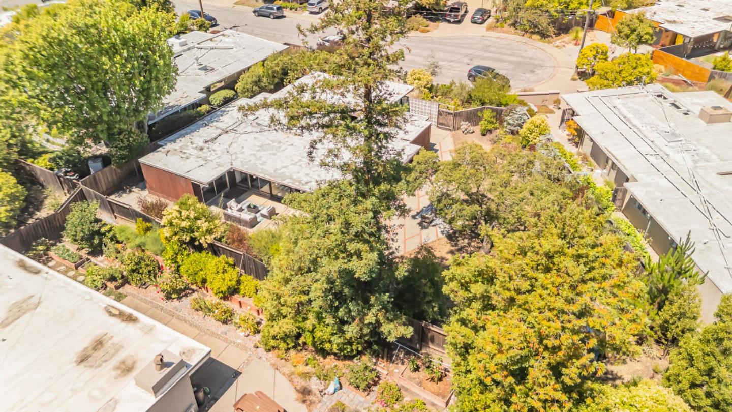 30 White Plains Court