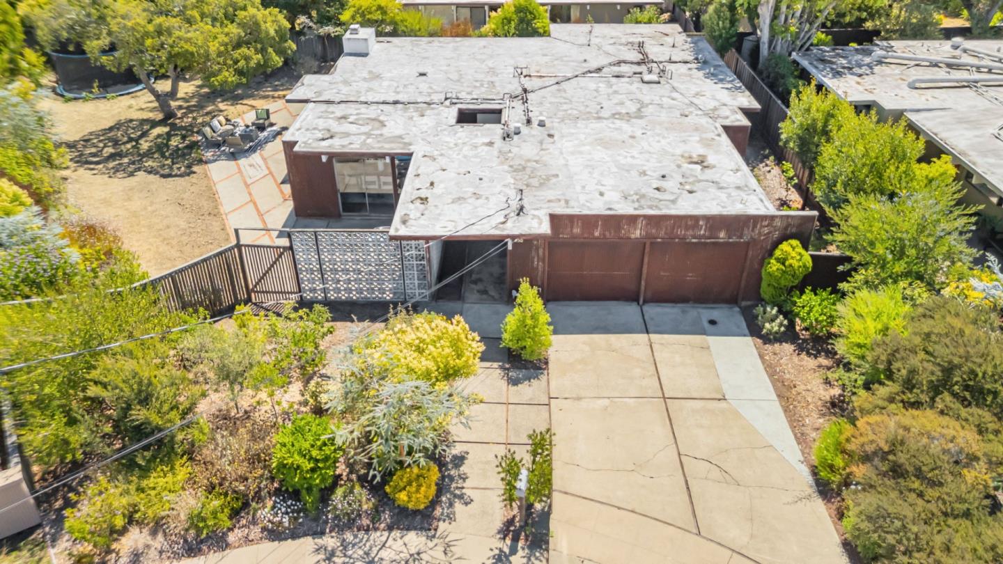 30 White Plains Court