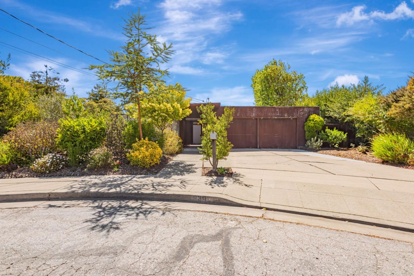 30 White Plains Court