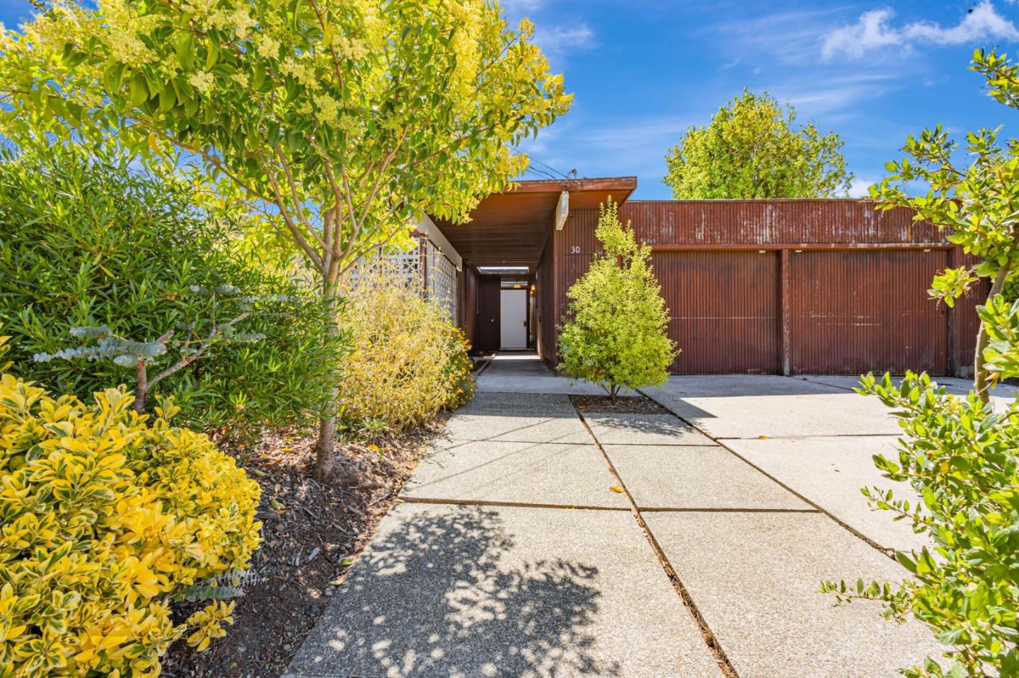 30 White Plains Court