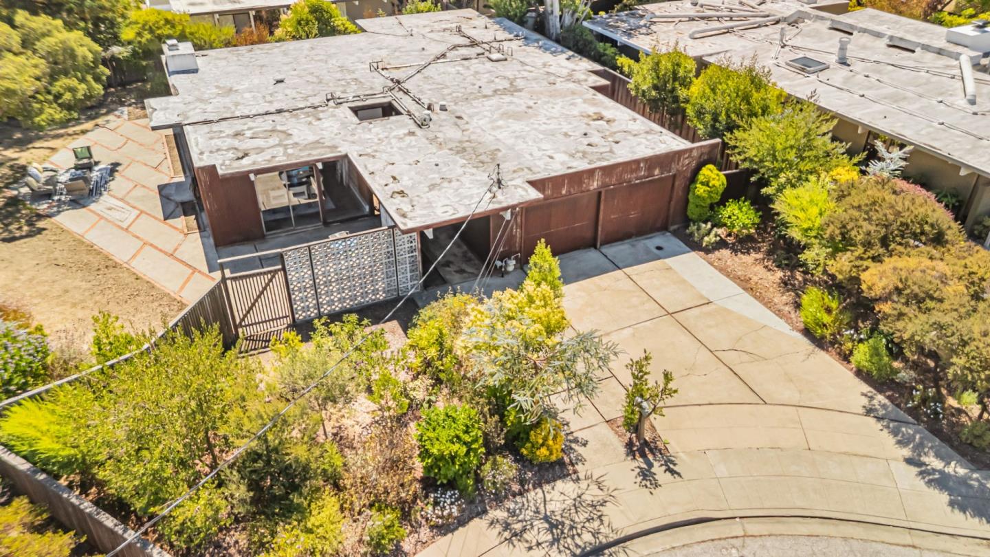 30 White Plains Court