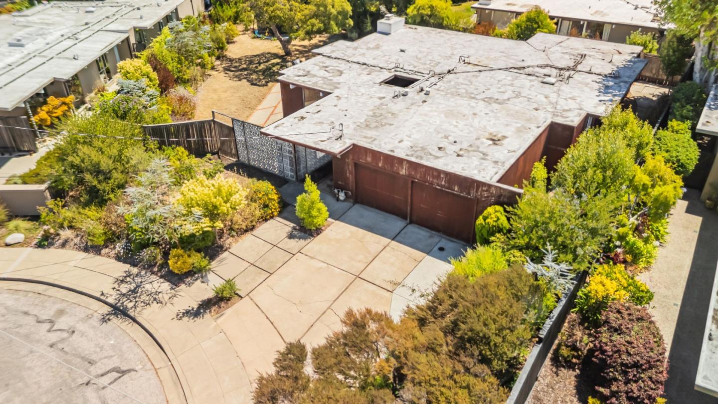 30 White Plains Court