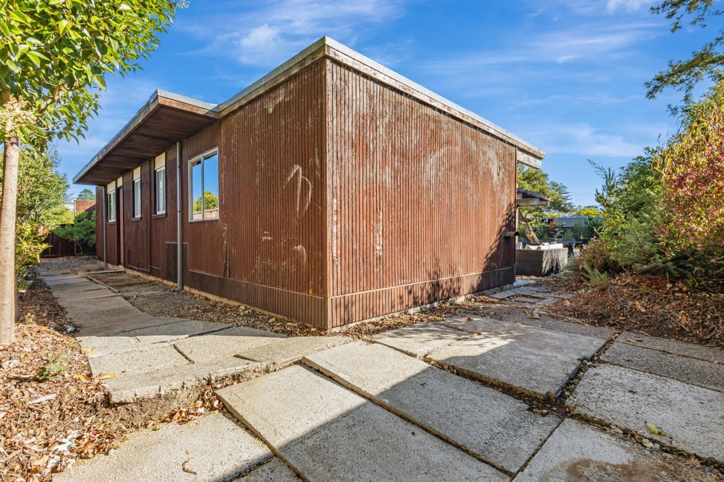 30 White Plains Court