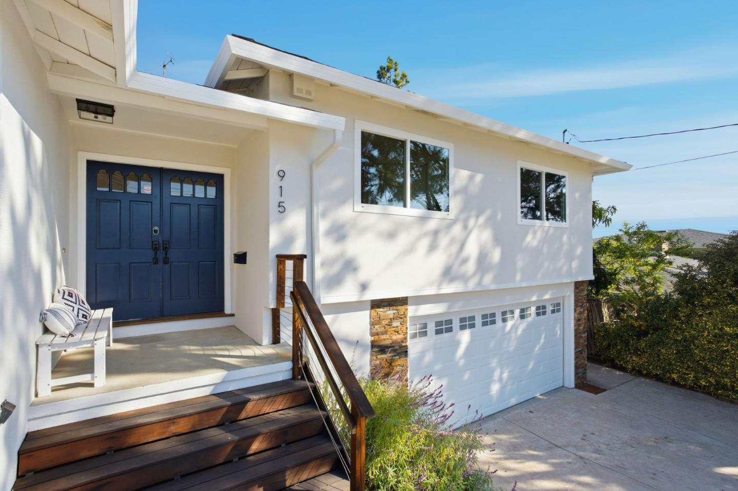 915 Crestview Drive