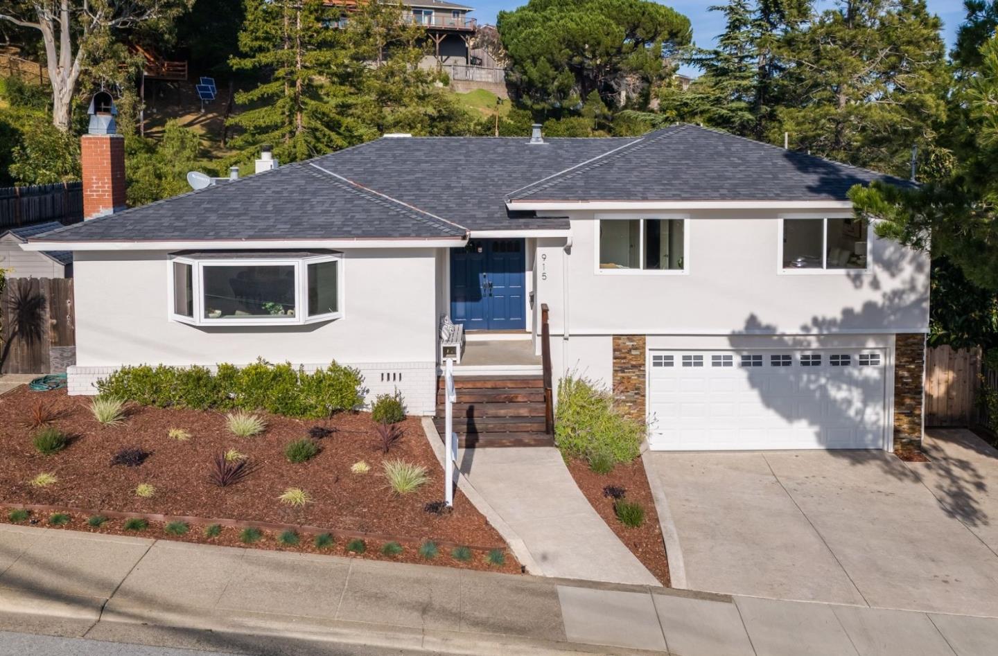 915 Crestview Drive
