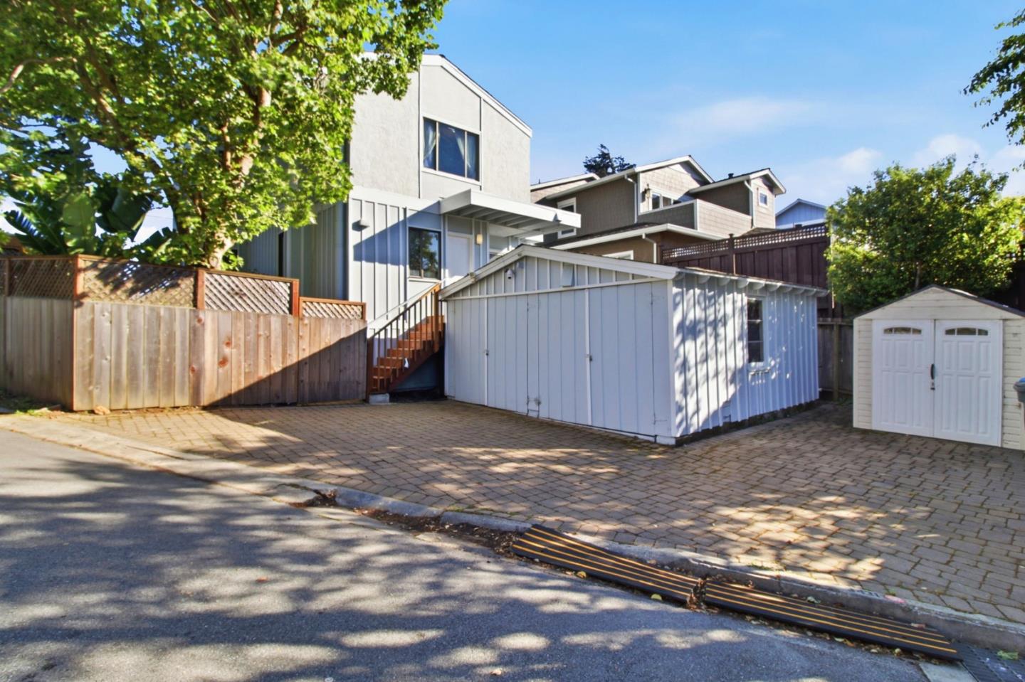 2044 Monroe Avenue