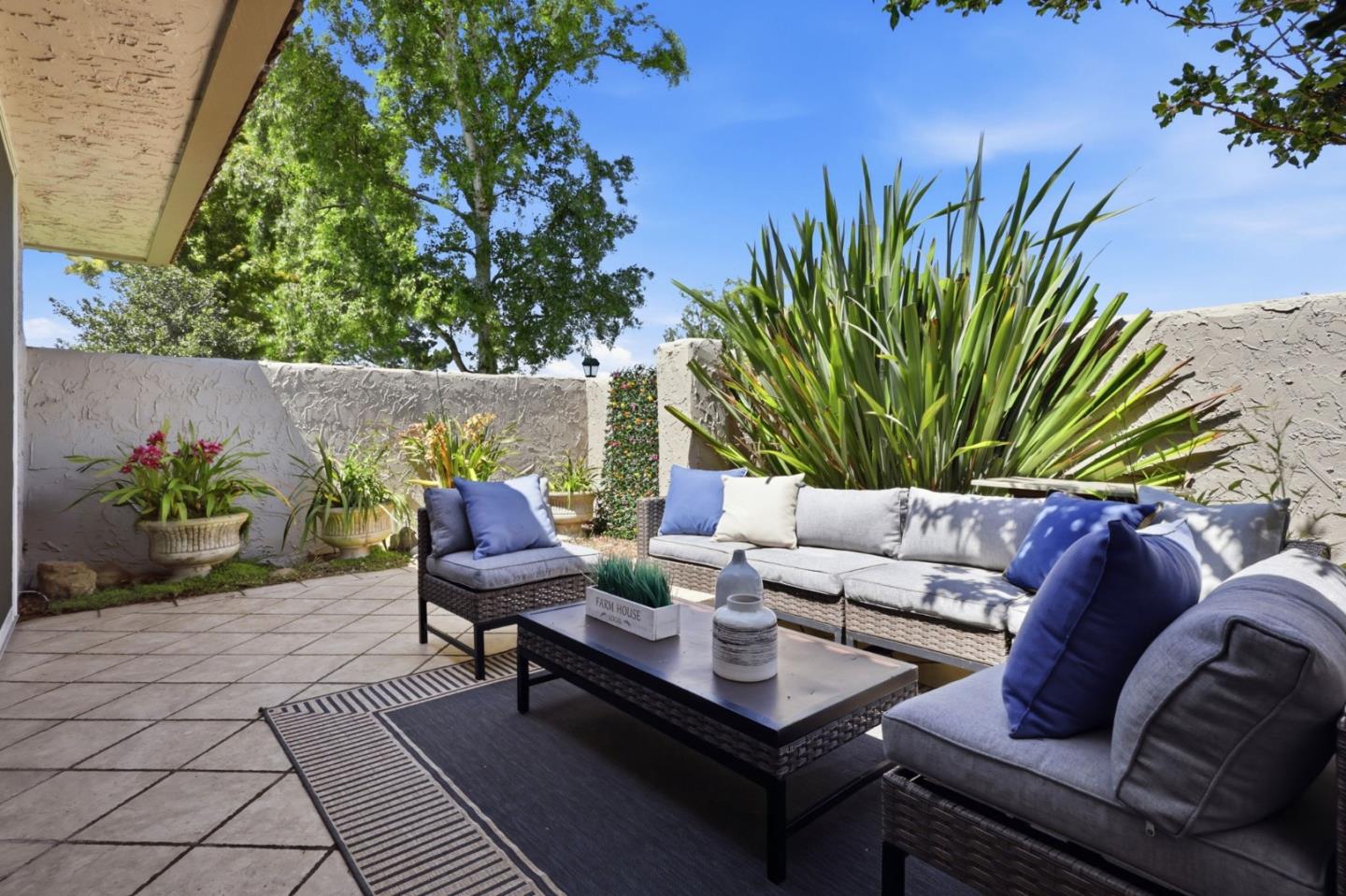 17 Rinconada Circle