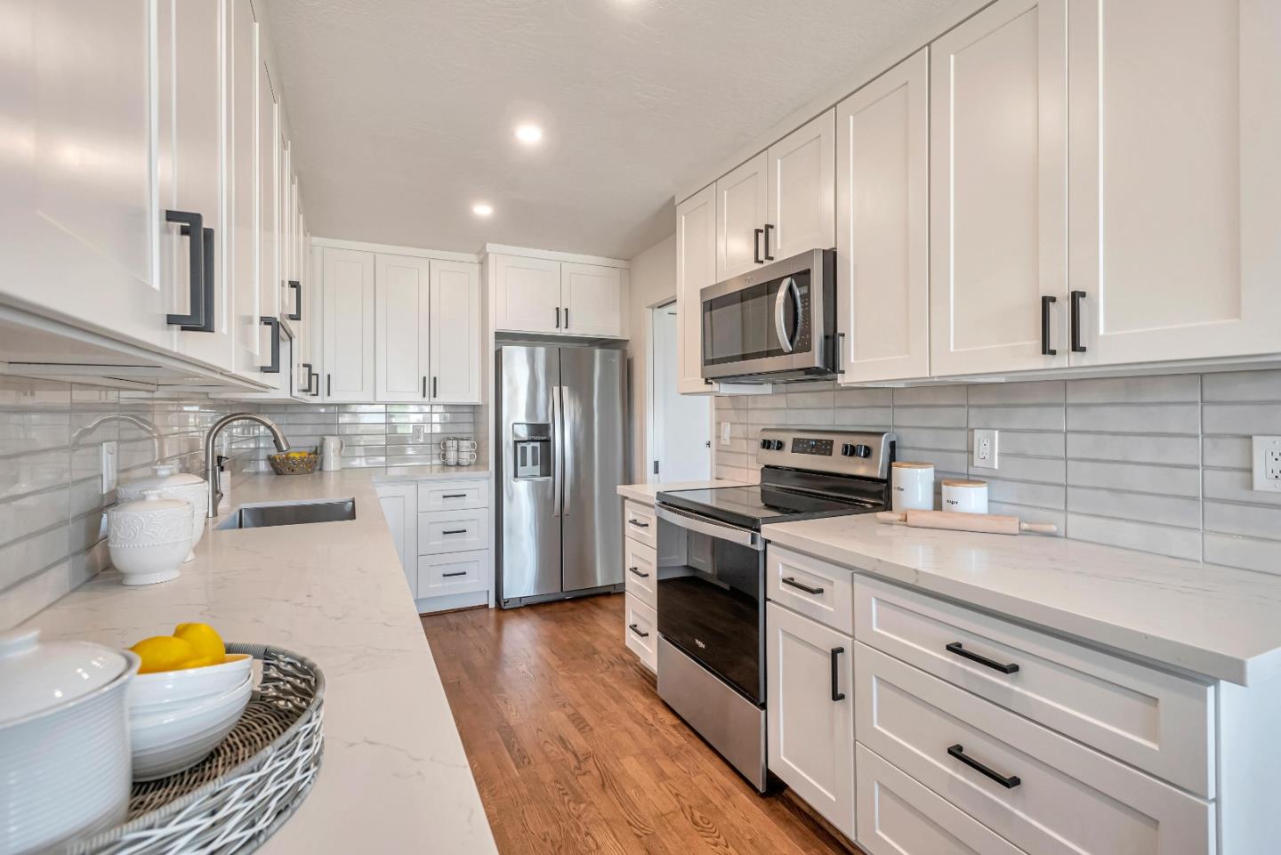 1700 AVE 206