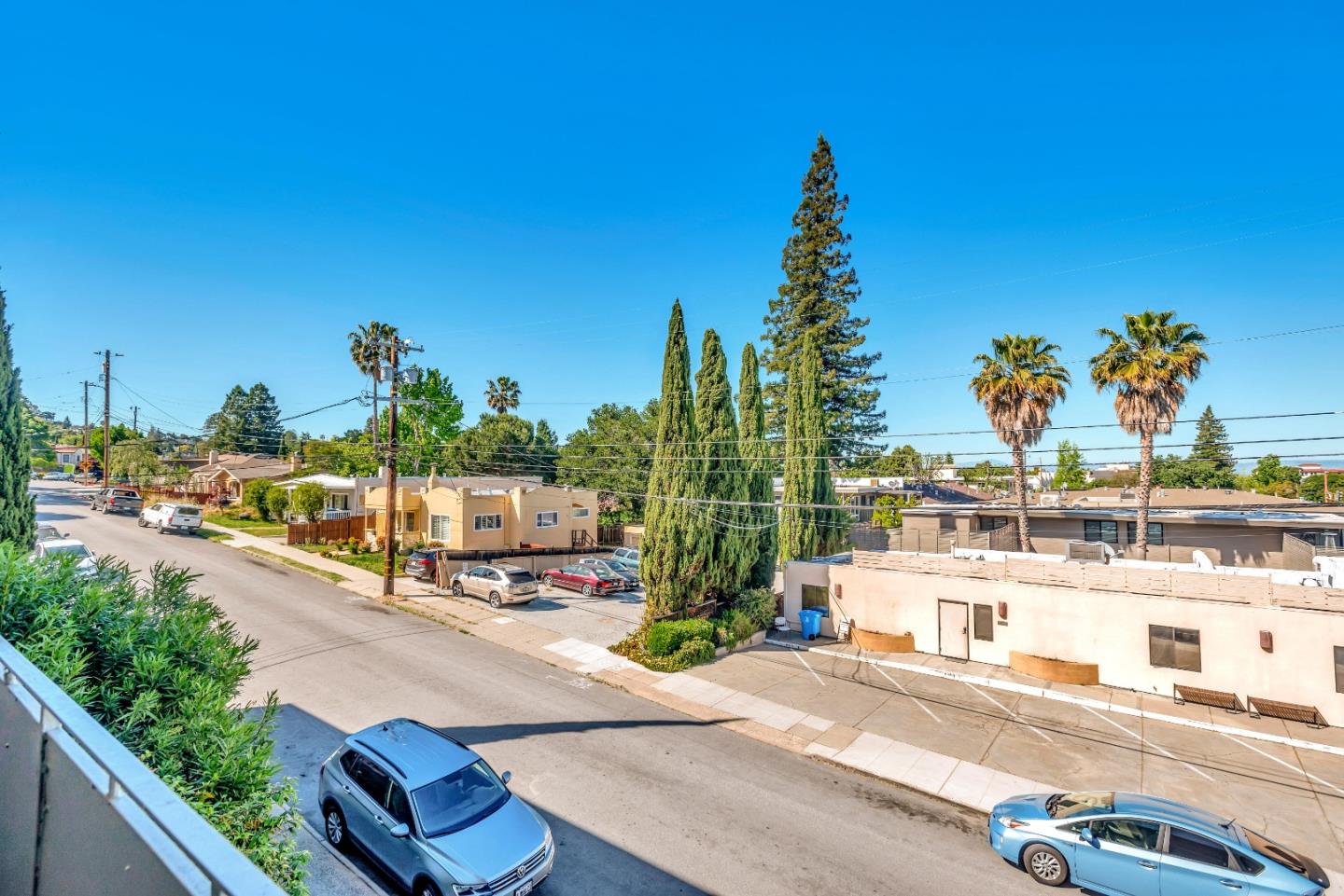 1700 AVE 206