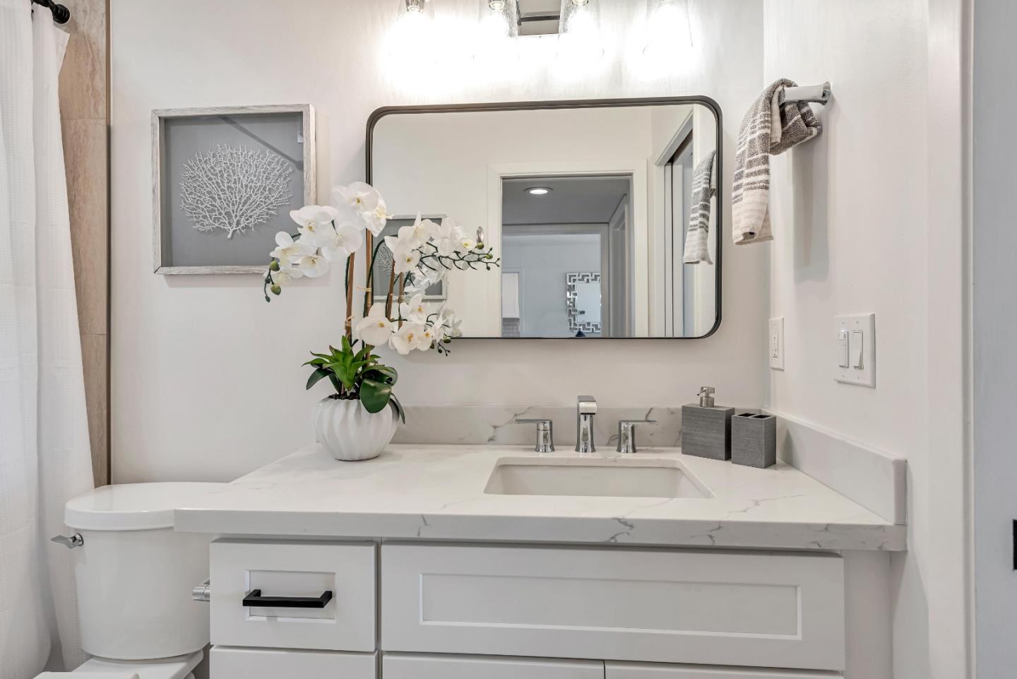 1700 AVE 206