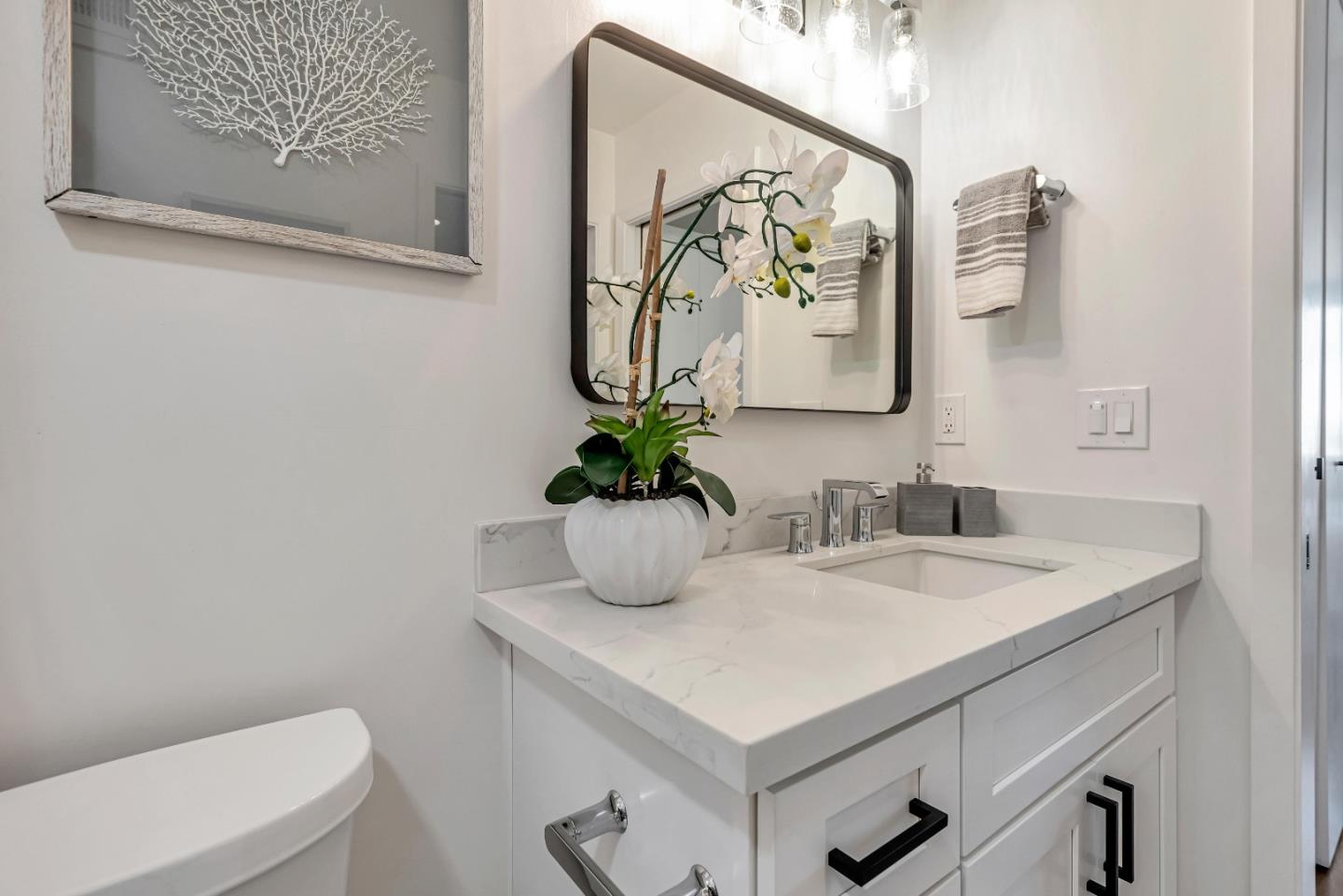 1700 AVE 206