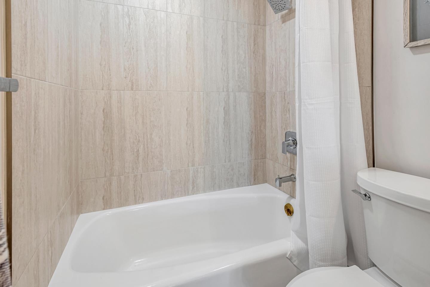 1700 AVE 206