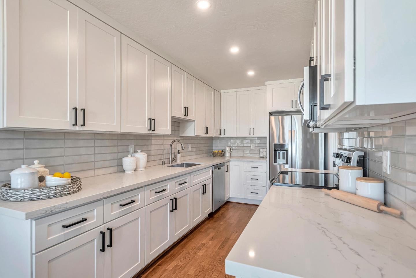 1700 AVE 206