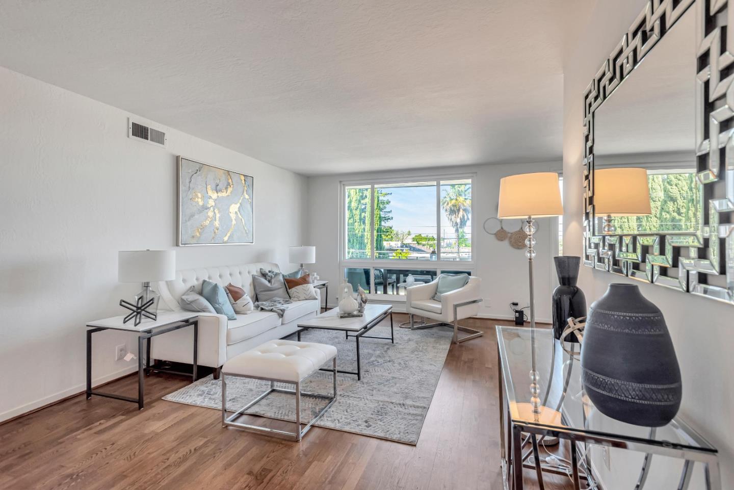 1700 AVE 206