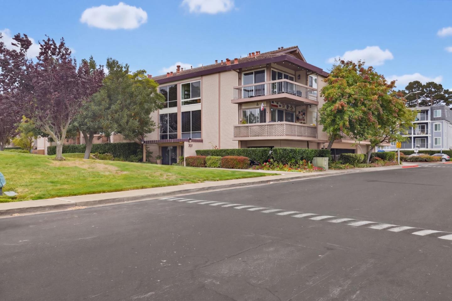 707 Fathom DR 208