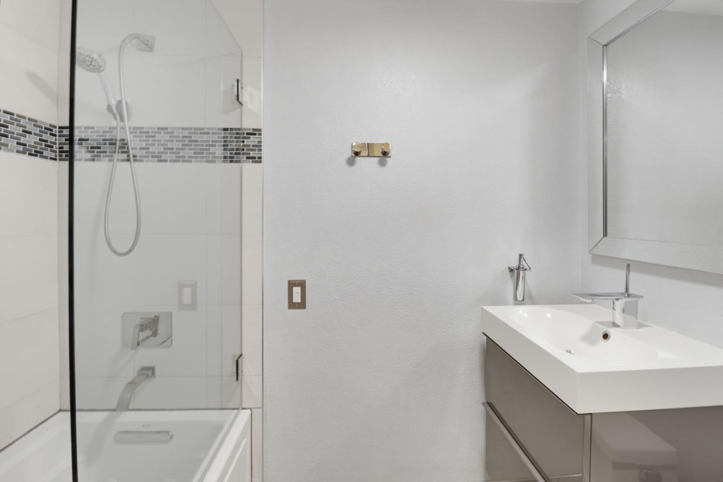 707 Fathom DR 208