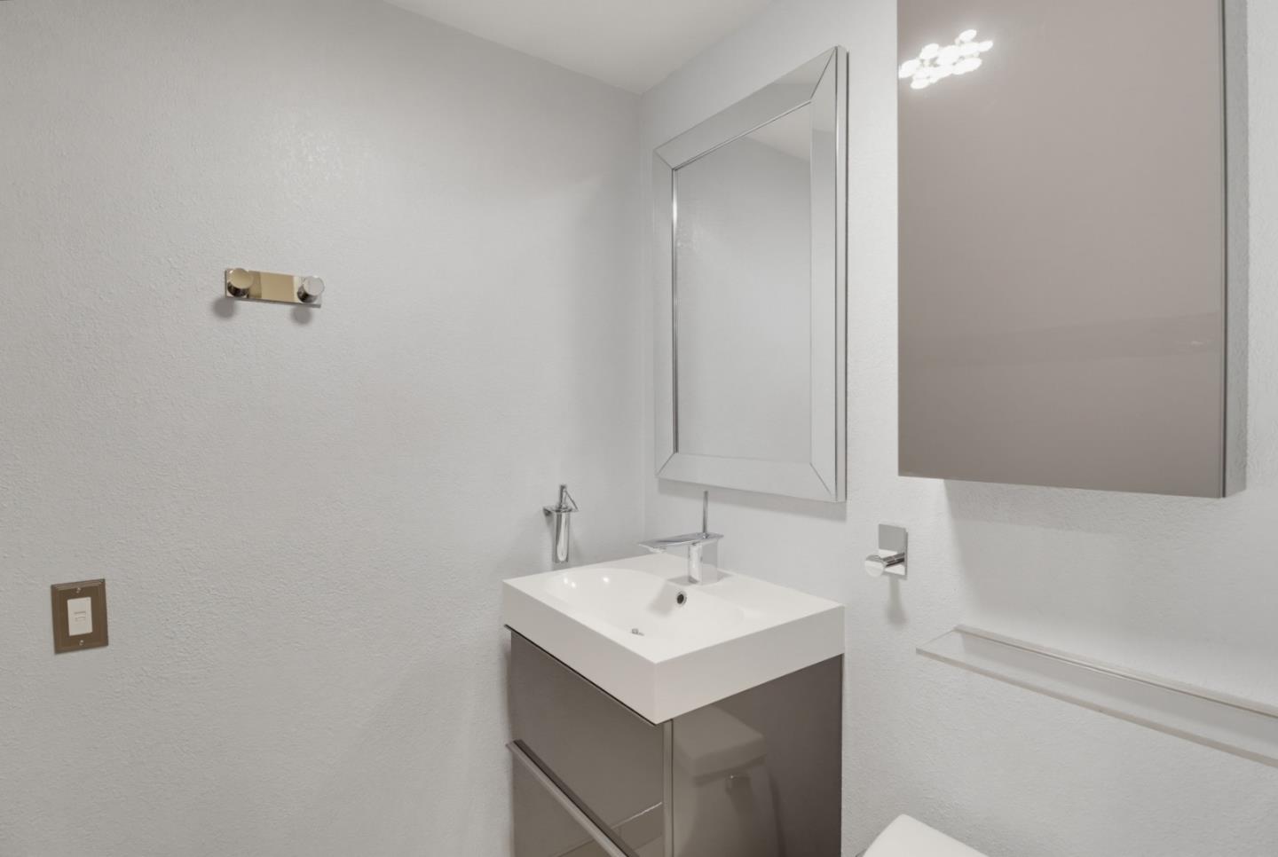 707 Fathom DR 208