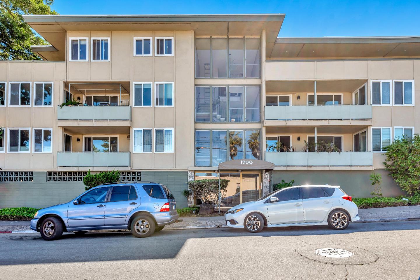 1700 San Carlos AVE 206