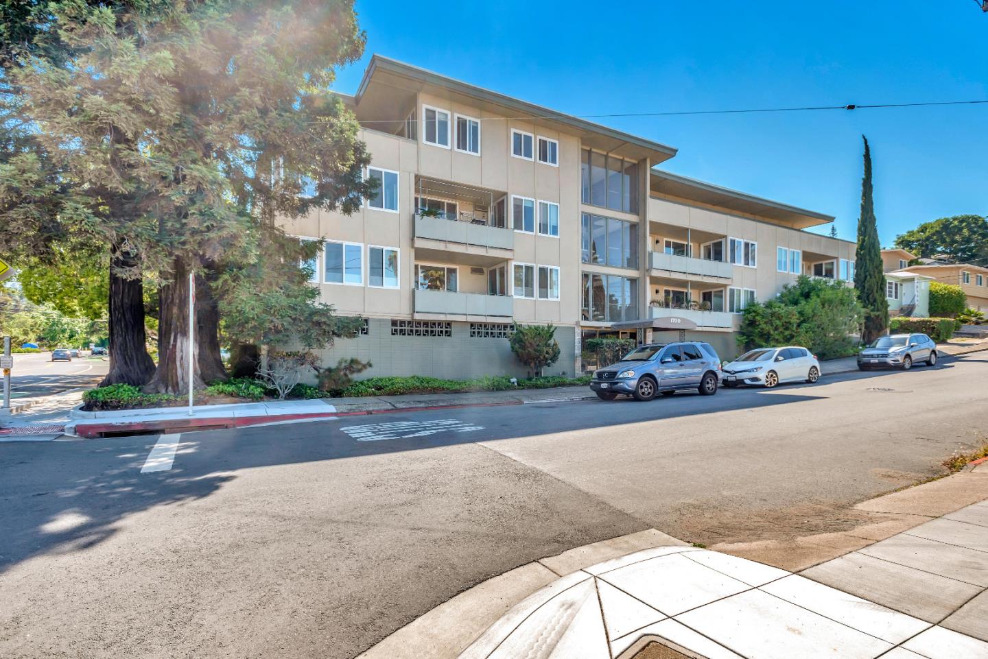 1700 San Carlos AVE 206
