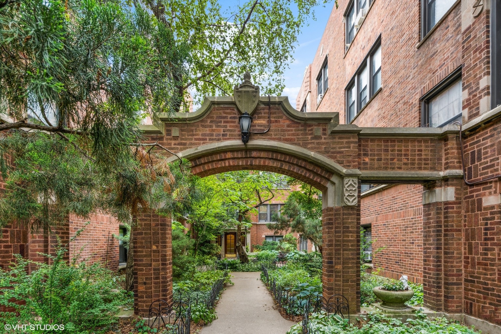 5467 S Ingleside Avenue Unit: 2E