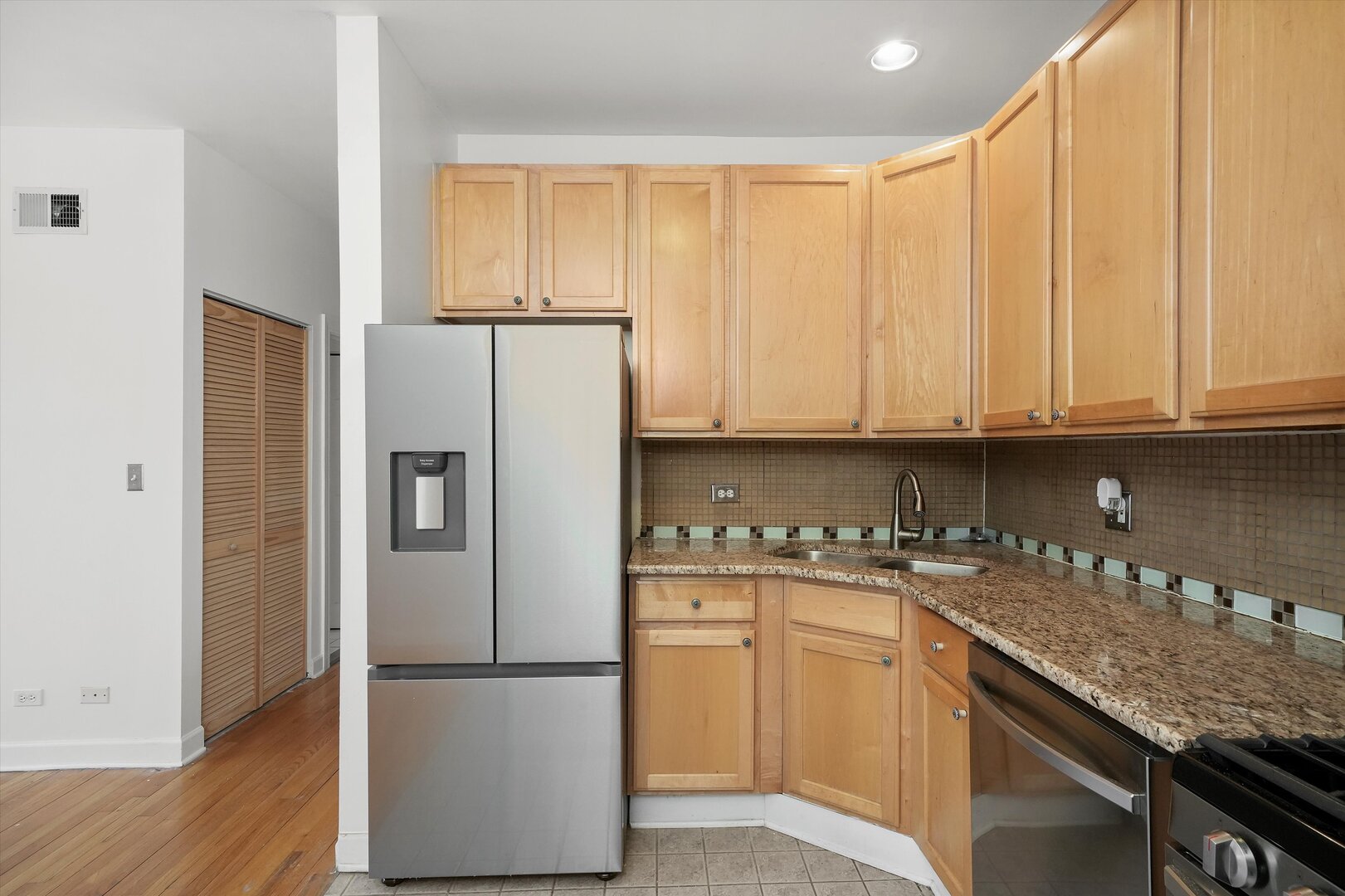 4502 N Sacramento Avenue Unit: 2