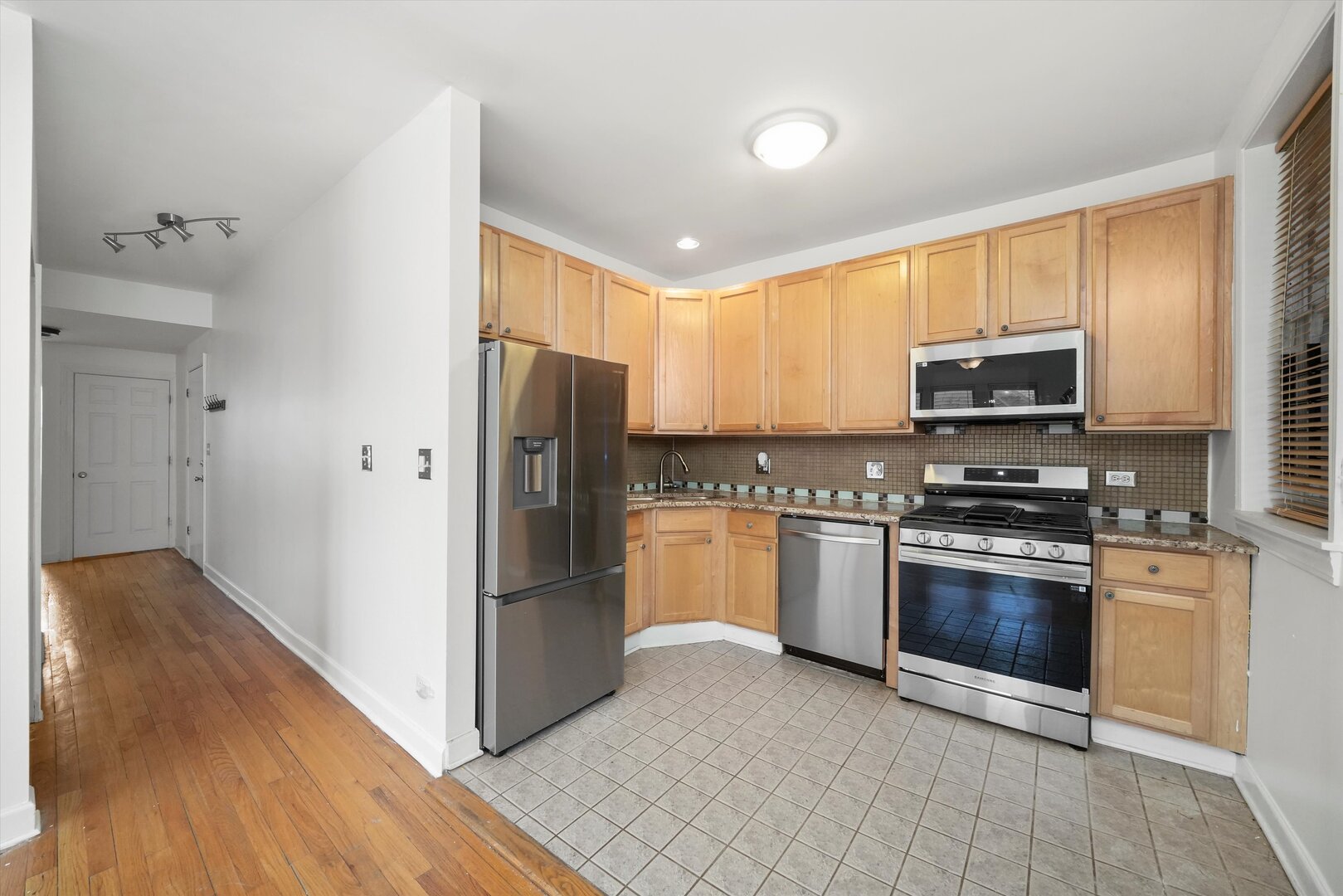 4502 N Sacramento Avenue Unit: 2