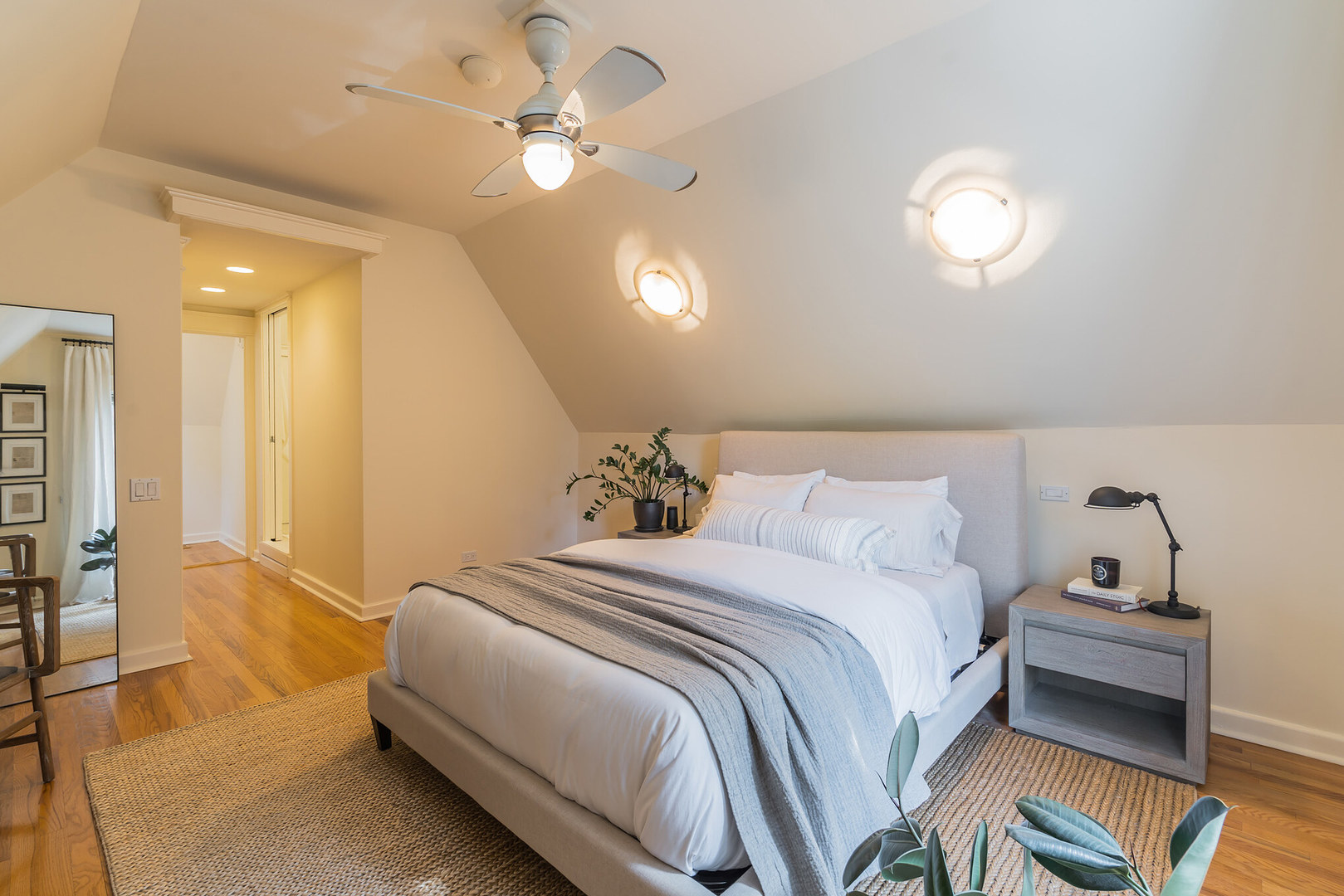 2729 N RACINE Avenue Unit: N