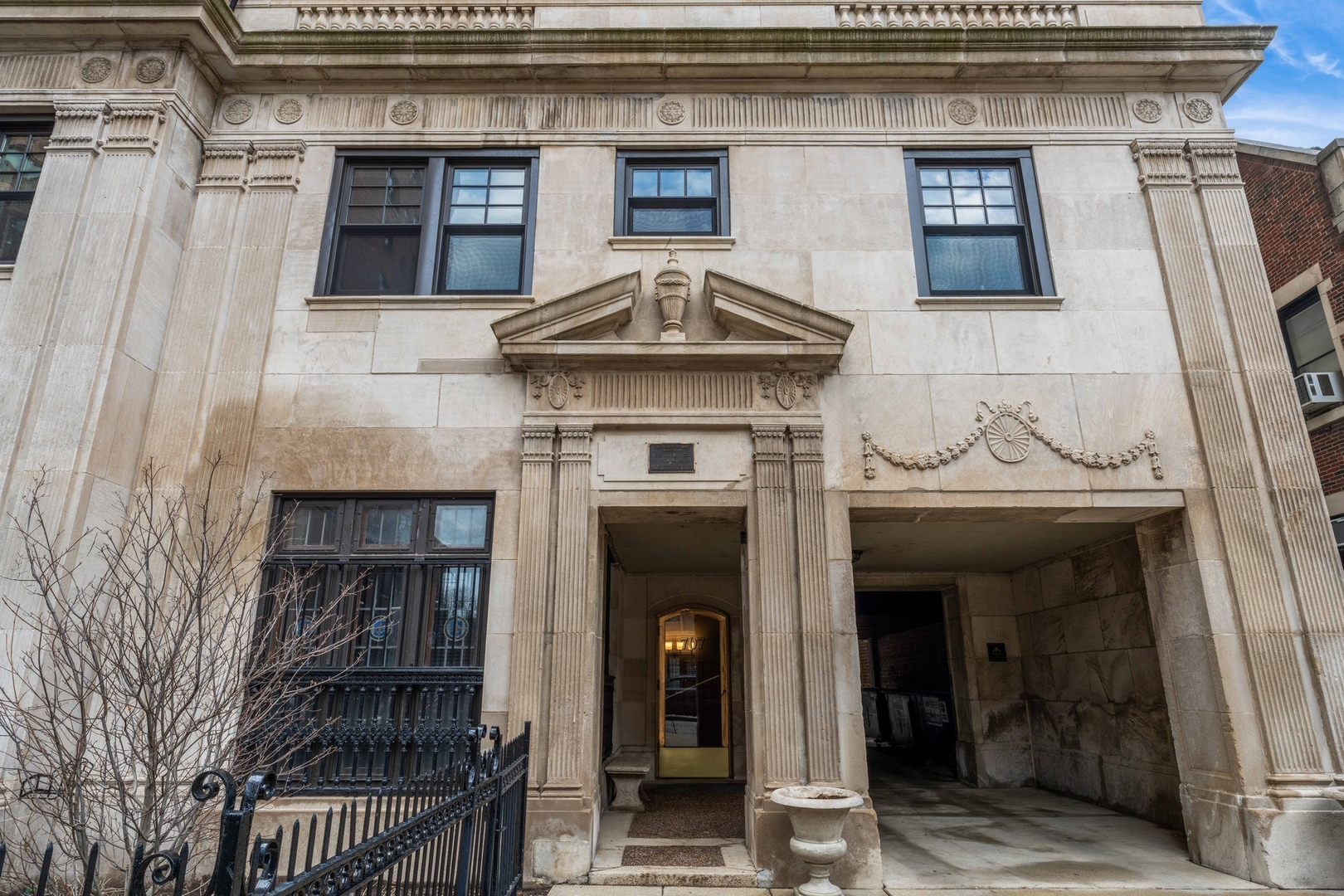 707 W JUNIOR Terrace Unit: 3S