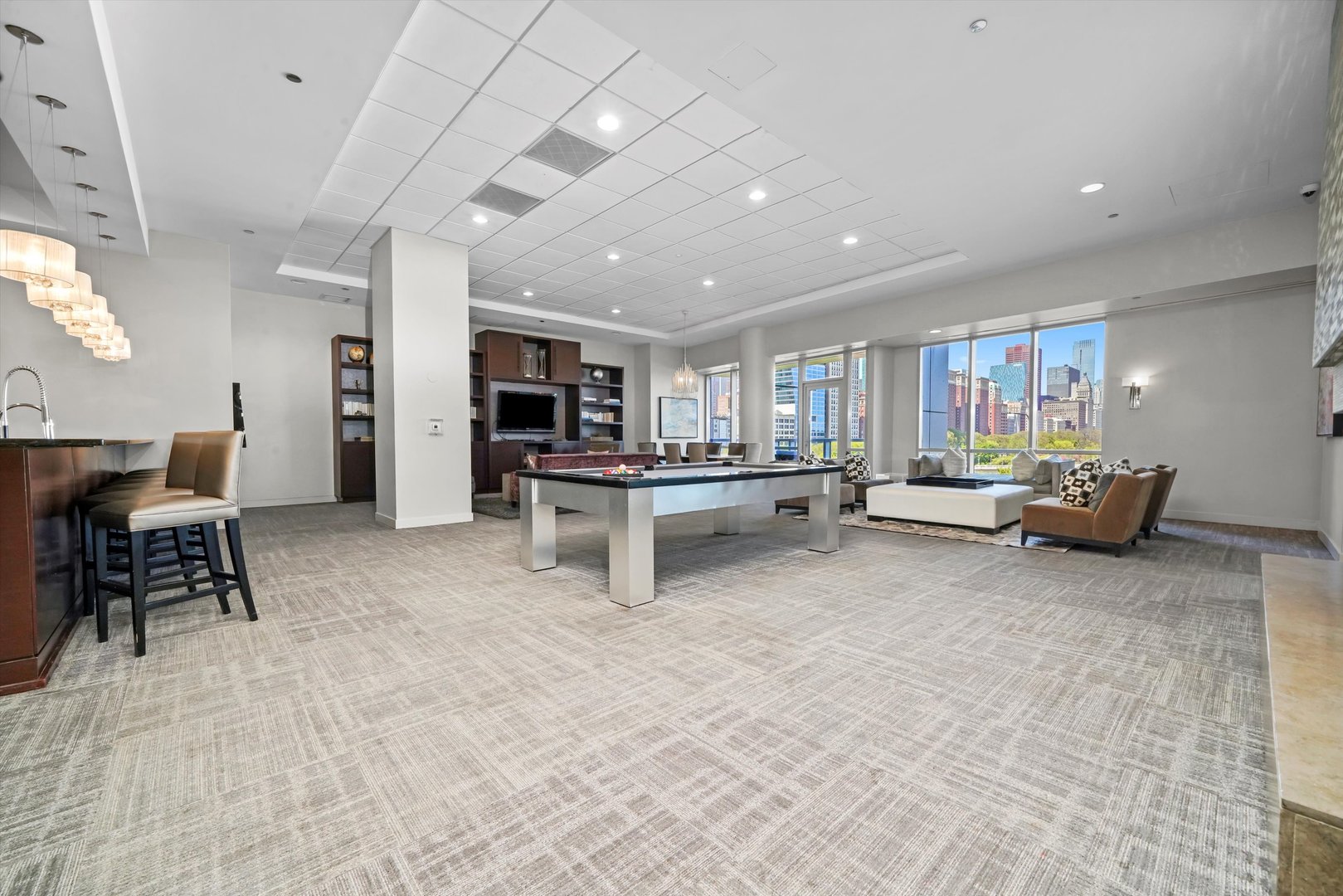 1201 S Prairie Avenue Unit: 1502