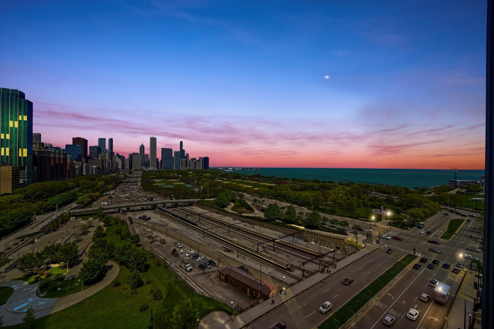 1201 S Prairie Avenue Unit: 1502