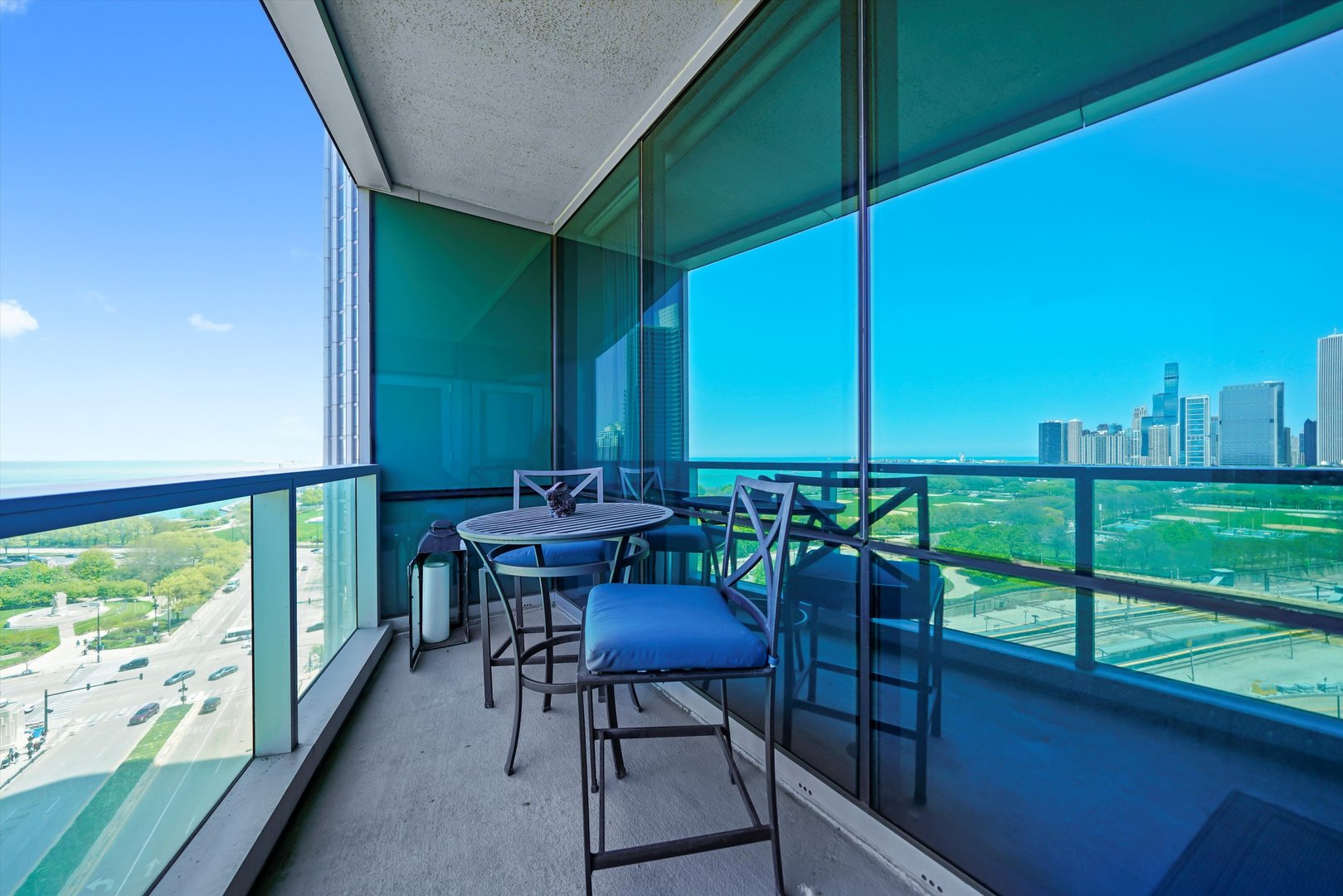1201 S Prairie Avenue Unit: 1502