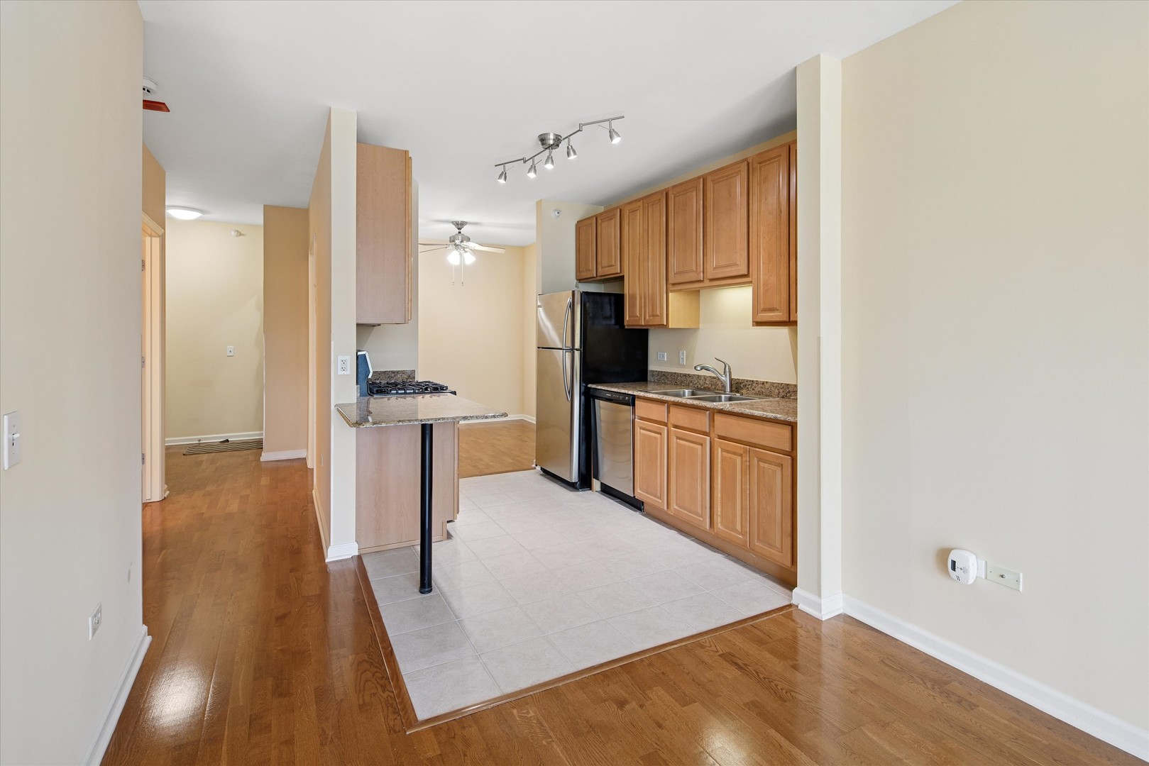 125 S JEFFERSON Street Unit: 2806