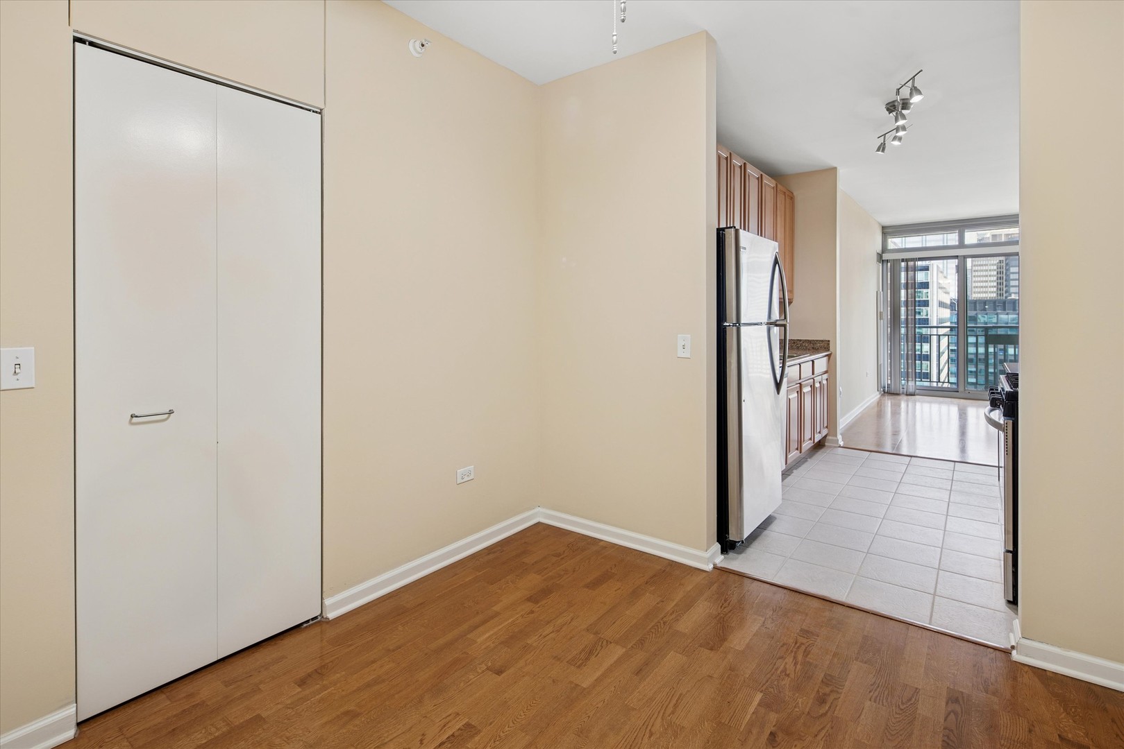125 S JEFFERSON Street Unit: 2806