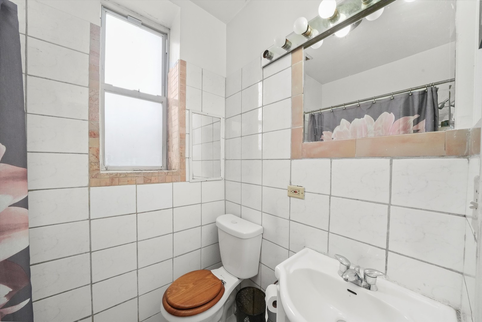 1140 S Sacramento Boulevard