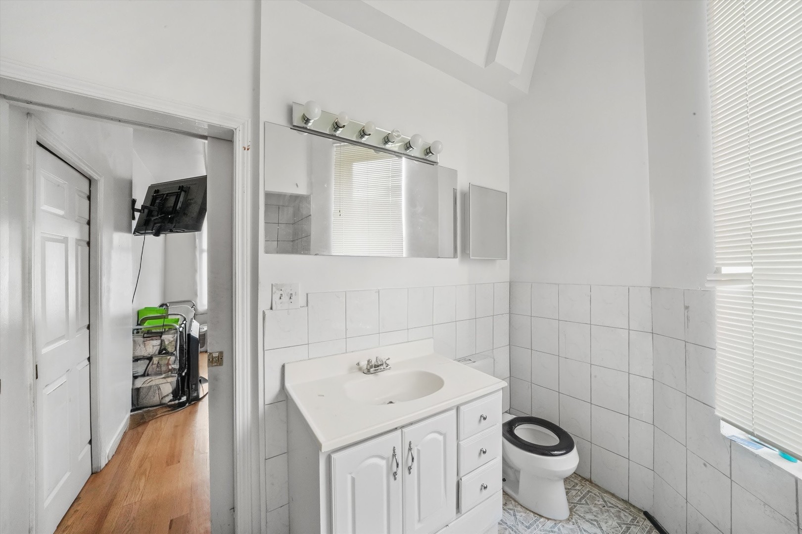 1140 S Sacramento Boulevard