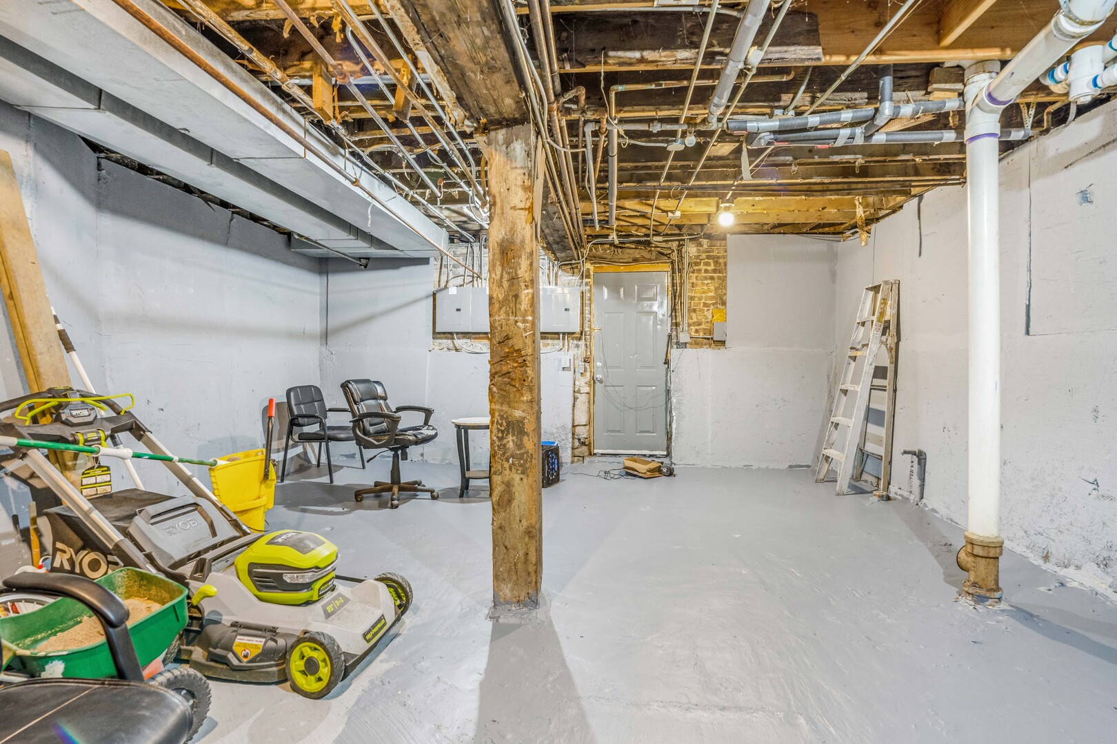 5225 S Indiana Avenue